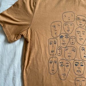 Abstract faces tee